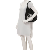ANTEPRIMA_WIREBAG_ANIMALE_PANDA_PB10S09291_Shoulder_Bag_solid-white-black_model